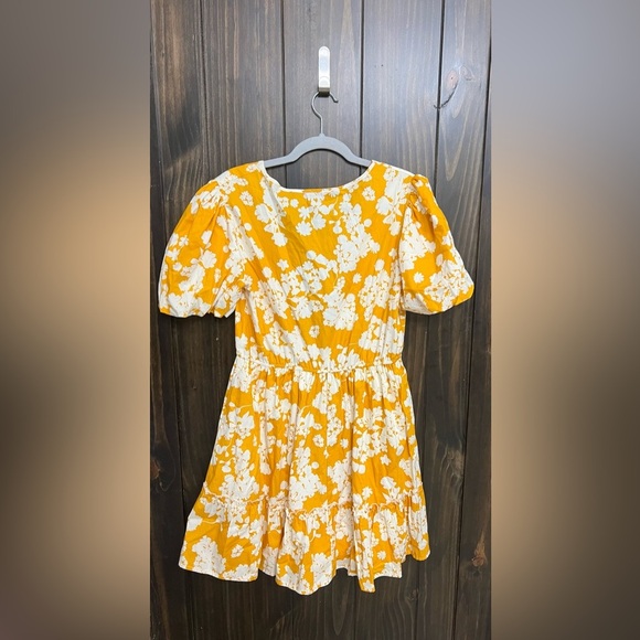 NWT mini puff sleeve floral print yellow and white dress-Size Large - Picture 8 of 10